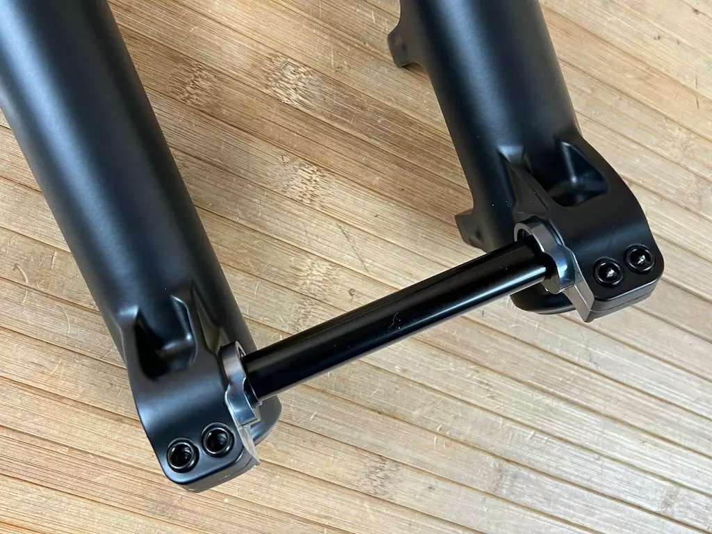 FOX 36 Casting / Lower 2017 26" Matte Black 831 4 FOX 36 Casting / Lower 2017 26" Matte Black 831 – Bild 2