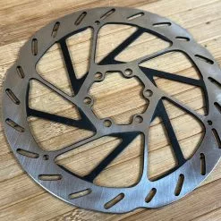 SRAM HS2 Disc / Bremsscheibe 160mm 6-Loch 11 SRAM HS2 Disc / Bremsscheibe 160mm 6-Loch -Neatflow Verkäufe IMG 8014 7f035b9c 4f37 4b3d a6b8 fe9dba637a5c