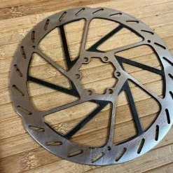 SRAM HS2 Disc / Bremsscheibe 180mm 6-Loch -Neatflow Verkäufe IMG 8029 dc1df795 dd6e 43da 8fcb 9cef0056ed81