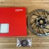 SRAM HS2 Disc / Bremsscheibe 220mm Centerlock 1 SRAM HS2 Disc / Bremsscheibe 220mm Centerlock -Neatflow Verkäufe IMG 8042 e73e2d6a 604d 449e 8817 368323329112