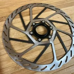 SRAM HS2 Disc / Bremsscheibe 220mm Centerlock -Neatflow Verkäufe IMG 8044 f8b2ce65 175e 471b 8e35 5cfae40dc511