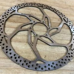 Intend Massive Disc / Bremsscheibe 180mm / 2.3mm -Neatflow Verkäufe IMG 8350 a508f52a 5161 4877 97fa c8976d45386b