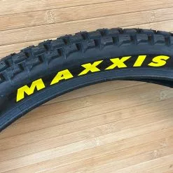Maxxis Holy Roller Reifen 24 X 2.4 MaxxPro 60TPI Single Ply -Neatflow Verkäufe IMG 8849 3e5edfc6 8884 4fcf b90b f187dffd9c00
