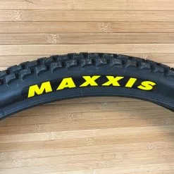 Maxxis Holy Roller Reifen 26 X 2.4 MaxxPro 60TPI Single Ply 10 Maxxis Holy Roller Reifen 26 X 2.4 MaxxPro 60TPI Single Ply -Neatflow Verkäufe IMG 8855