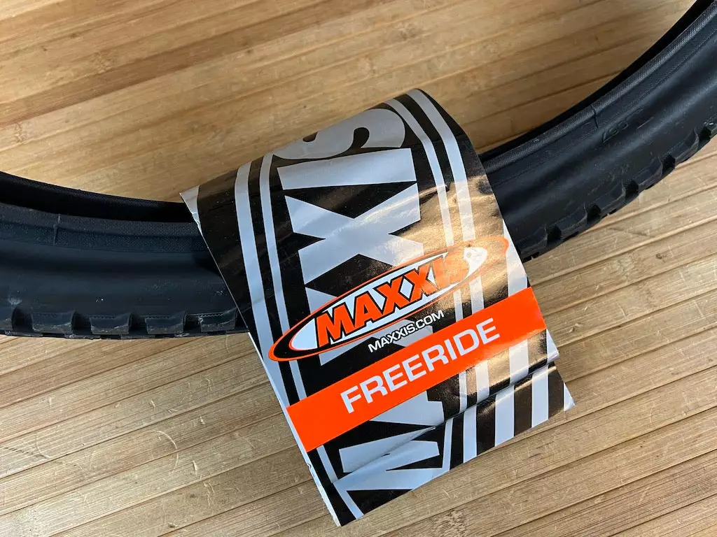 Maxxis Holy Roller Reifen 26 X 2.4 MaxxPro 60TPI Single Ply 7 Maxxis Holy Roller Reifen 26 X 2.4 MaxxPro 60TPI Single Ply – Bild 5