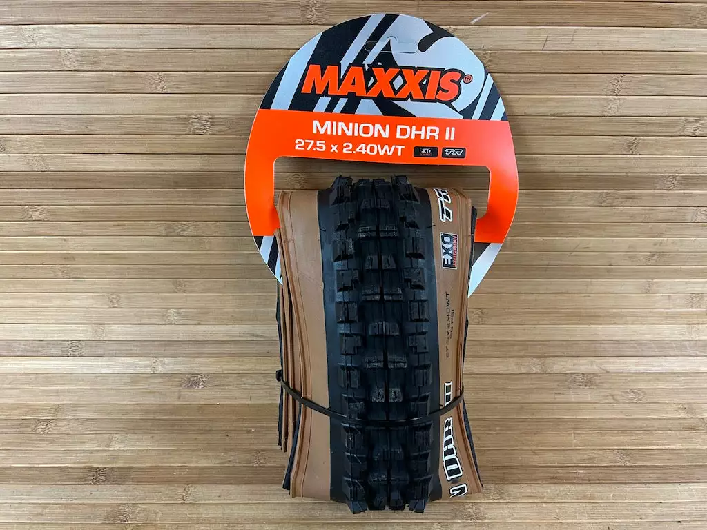 Maxxis Minion DHR II Tanwall Reifen 27.5 X 2.4 EXO TR 3 Maxxis Minion DHR II Tanwall Reifen 27.5 X 2.4 EXO TR