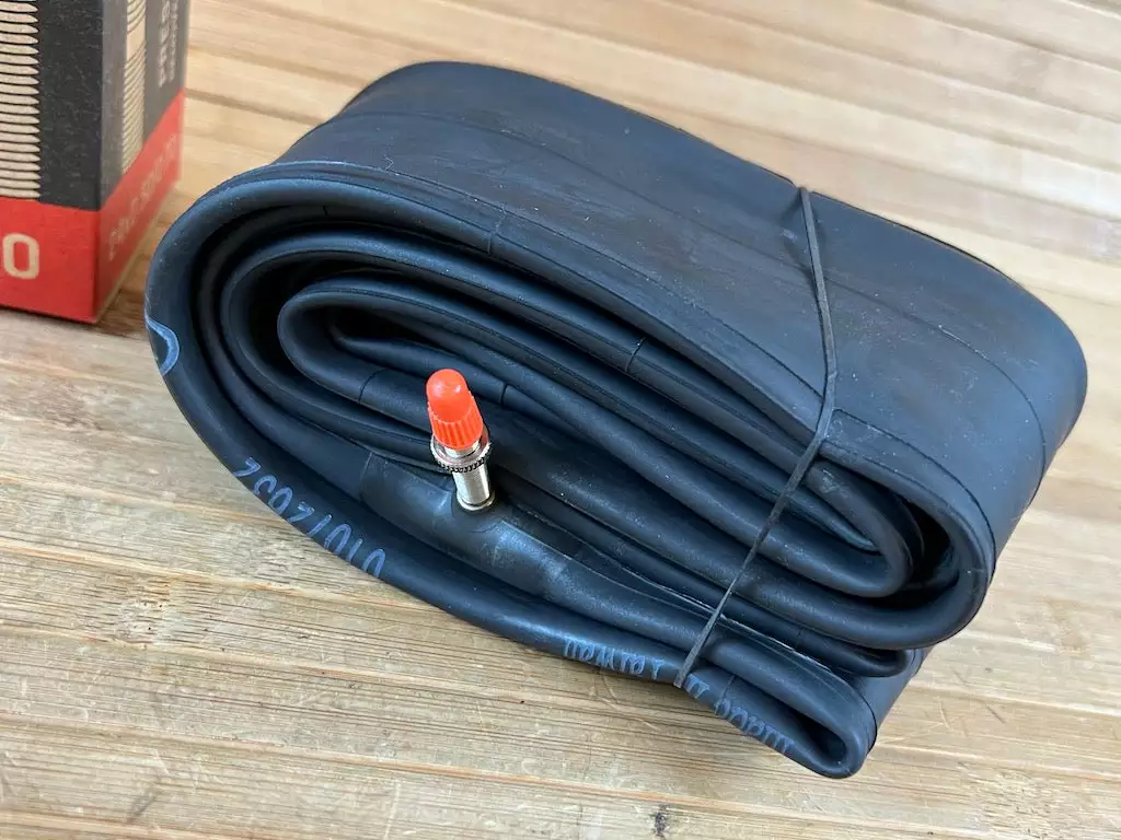 Maxxis Schlauch 24" 2.5/2.7 FV Downhill Presta 4 Maxxis Schlauch 24" 2.5/2.7 FV Downhill Presta – Bild 2