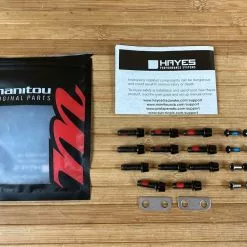 Manitou Dorado Schrauben Set / Fasteners Service