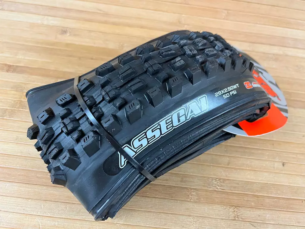 Maxxis Assegai Reifen 29 X 2.5 EXO+ TR 3C Maxx Terra 4 Maxxis Assegai Reifen 29 X 2.5 EXO+ TR 3C Maxx Terra – Bild 2
