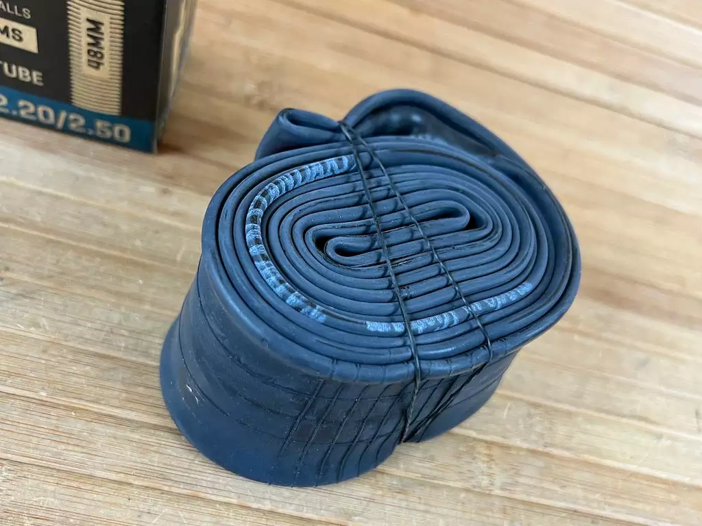 Maxxis Schlauch 27.5" 2.2/2.5 FV Freeride Presta 48mm 5 Maxxis Schlauch 27.5" 2.2/2.5 FV Freeride Presta 48mm – Bild 3