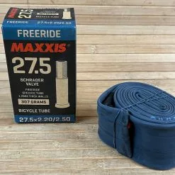 Maxxis Schlauch 27.5" 2.2/2.5 AV Freeride Schrader