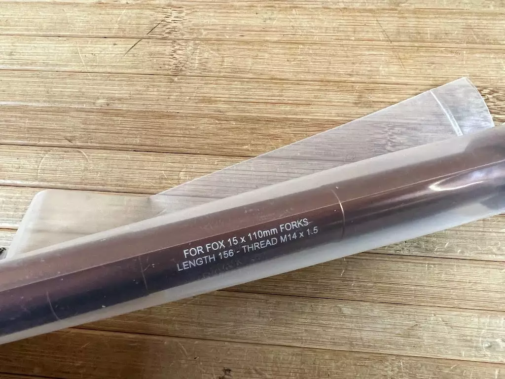 Burgtec FOX Boost Achse / Axle PRE 2021 Kash Bronze 5 Burgtec FOX Boost Achse / Axle PRE 2021 Kash Bronze – Bild 3