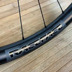 Race Face Next R 31 Carbon Vorderrad VR 29" Boost Schwarz 26 Race Face Next R 31 Carbon Vorderrad VR 29" Boost Schwarz -Neatflow Verkäufe IMG 9231 02b5d684 8791 4c91 8af4 2afdc68fa273