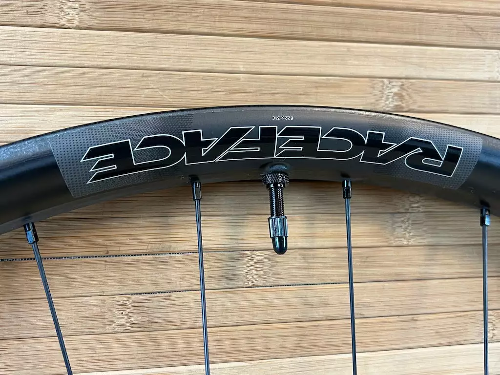 Race Face Next R 31 Carbon Vorderrad VR 29" Boost Schwarz 13 Race Face Next R 31 Carbon Vorderrad VR 29" Boost Schwarz – Bild 11