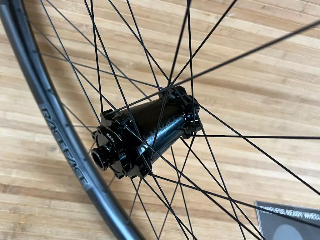 Race Face Next R 31 Carbon Vorderrad VR 29" Boost Schwarz 8 Race Face Next R 31 Carbon Vorderrad VR 29" Boost Schwarz – Bild 6