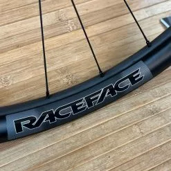 Race Face Next R 31 Carbon Hinterrad HR 29" Boost Schwarz -Neatflow Verkäufe IMG 9243 10d6a29b 21fb 405c 8d4c d4ea9947f589