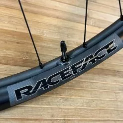 Race Face Next R 31 Carbon Hinterrad HR 29" Boost Schwarz -Neatflow Verkäufe IMG 9245