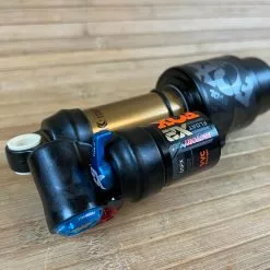 Fox Float X2 Factory 2-POS 2021 200x51mm Dämfper -Neatflow Verkäufe IMG 9249 f6277915 5c9e 4786 ad1f 769fe5560692