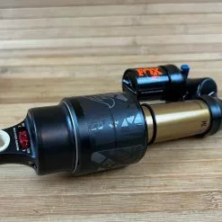 Fox Float X2 Factory 2-POS 2021 200x51mm Dämfper -Neatflow Verkäufe IMG 9251 93e8d800 c16c 43bd b018 be825ec561b0