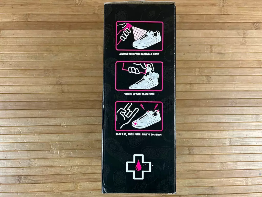 Muc-Off Muc Off Premium Bike Shoe Care Kit Reinigungskit Schuhe 8 Muc-Off Muc Off Premium Bike Shoe Care Kit Reinigungskit Schuhe – Bild 6