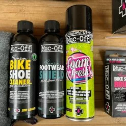 Muc-Off Muc Off Premium Bike Shoe Care Kit Reinigungskit Schuhe 11 Muc-Off Muc Off Premium Bike Shoe Care Kit Reinigungskit Schuhe -Neatflow Verkäufe IMG 9349 bc592406 a542 4b33 a0f4 a76843ed69bb
