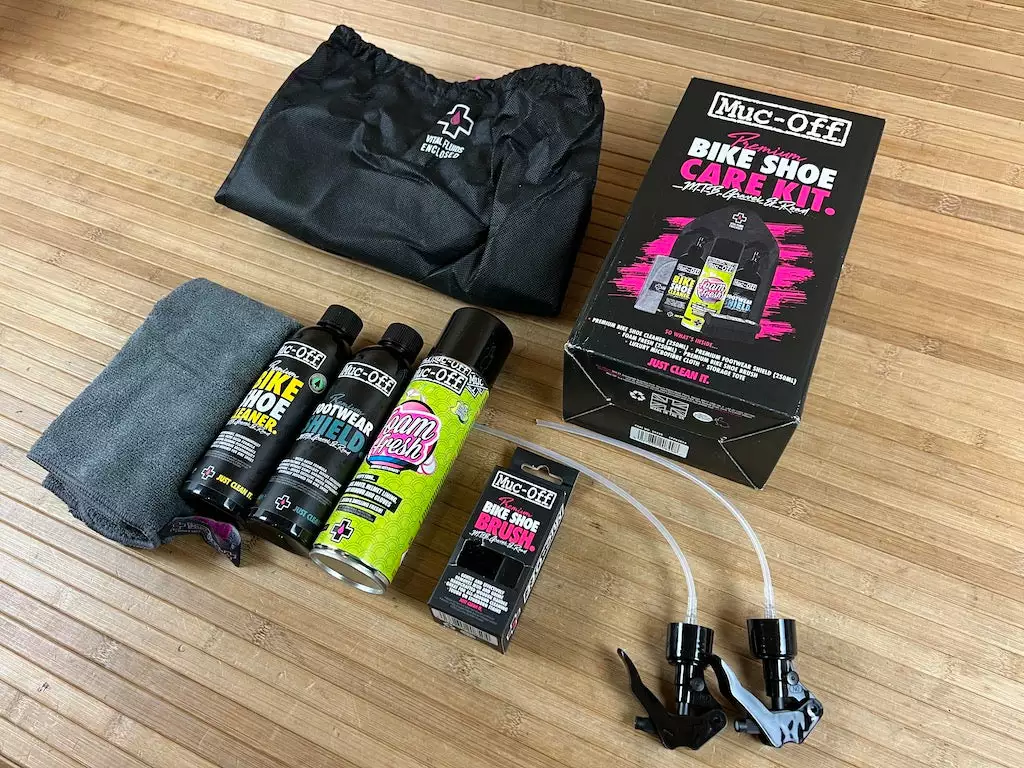 Muc-Off Muc Off Premium Bike Shoe Care Kit Reinigungskit Schuhe 4 Muc-Off Muc Off Premium Bike Shoe Care Kit Reinigungskit Schuhe – Bild 2