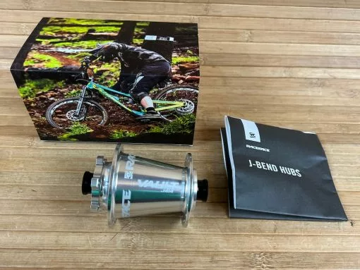 Race Face Vault VR Nabe Boost 110x15 32 Loch Silber -Neatflow Verkäufe IMG 9566 16e93b26 d05a 4934 878a 5293ac0e75f8