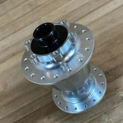 Race Face Vault VR Nabe Boost 110x15 32 Loch Silber -Neatflow Verkäufe IMG 9568 8e55f98c 5a84 4728 9dd7 f8e98e2ce4c3