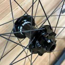 Race Face Aeffect R 30 Vorderrad VR 27,5" Boost Schwarz -Neatflow Verkäufe IMG 9672 0e3ffc84 ea02 42f0 8270 0507f9ba55f9