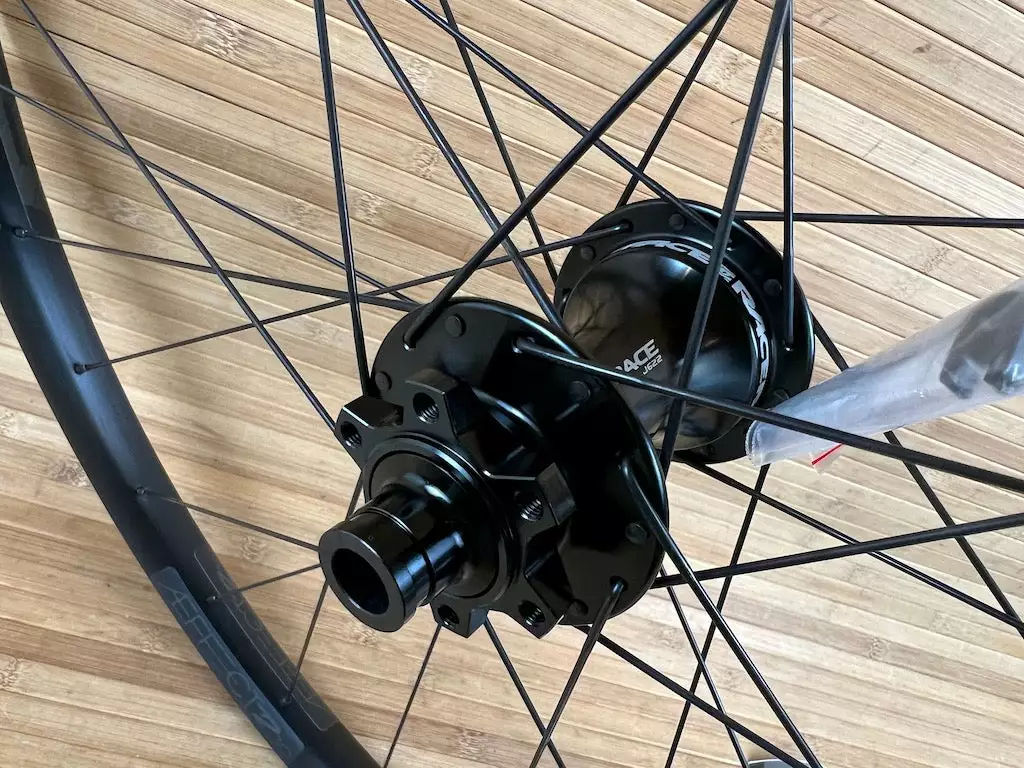 Race Face Aeffect R 30 Hinterrad HR 27,5" Super Boost Schwarz 157 X 12mm 6 Race Face Aeffect R 30 Hinterrad HR 27,5" Super Boost Schwarz 157 X 12mm – Bild 4