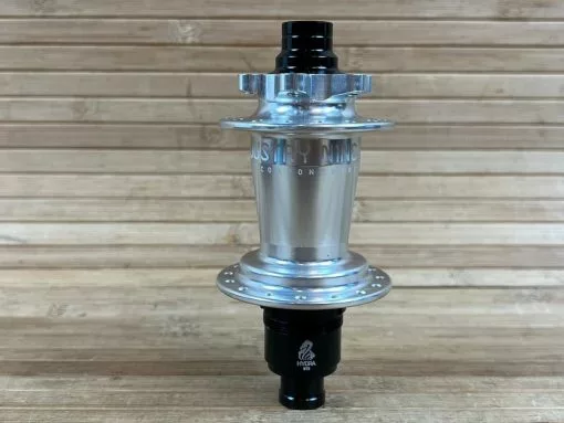 Industry-nine Industry Nine Hydra Classic Boost 6B Hinterradnabe Silber 148x12 / 32 Loch XD -Neatflow Verkäufe IMG 9935 e6a77120 6197 4064 ad69 ceb2cc7cf5cd