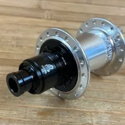 Industry-nine Industry Nine Hydra Classic Boost 6B Hinterradnabe Silber 148x12 / 32 Loch XD -Neatflow Verkäufe IMG 9938 a6794684 04e8 4574 bb98 6e3223db2cac