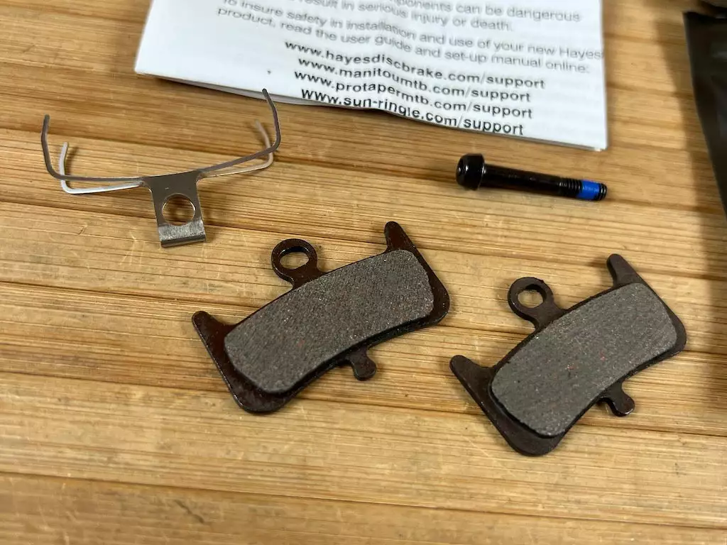 Hayes Dominion A4 Bremsbeläge / Bremsbelag Semi-metallisch 4 Hayes Dominion A4 Bremsbeläge / Bremsbelag Semi-metallisch – Bild 2